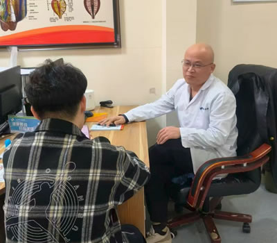 钦州市|男科医师高朋磊：守护男性健康，专业男科诊疗