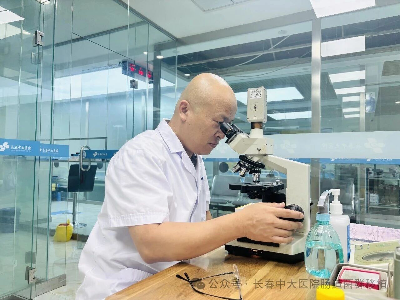 钦州市|高朋磊医师：左手男科临床，右手肠道菌群移植深入研究